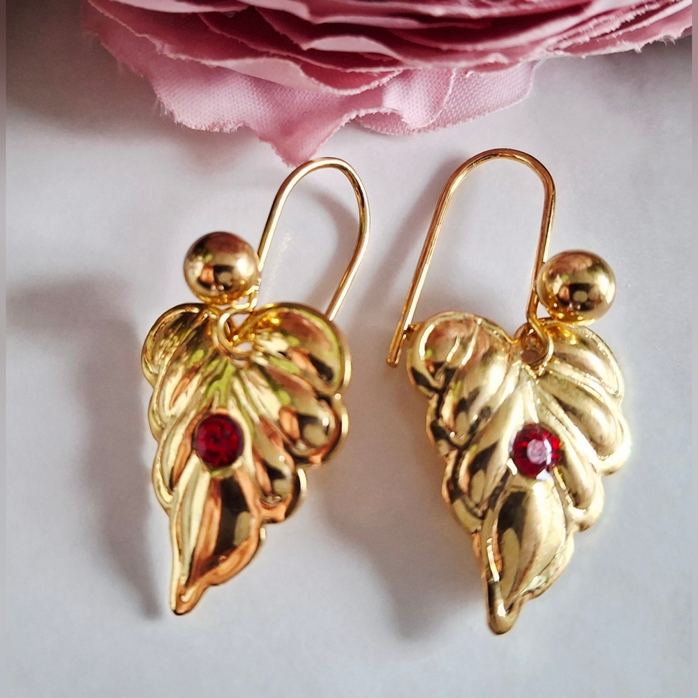 Vintage 80s ✨️❤️🍃Golden Leaf Earrings